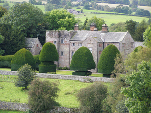 This site’s history goes back to the thirteenth century, but its present fabric includes a seventeenth-century mansion built around a fourteenth-century pele tower. It was the seat of the Hudleston family from the 1500s until the 1970s. Photo: Mick Wragg, Wikimedia Commons.