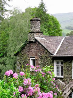 Wordsworth’s musings recall a report from H.D. Rawnsley’s “Reminiscences of Wordsworth amongst the Peasantry of Westmoreland”: “Wudsworth was a great un for chimleys, had summut to say in the making of a deal of ’em hereabout. There was ’most of all the chimleys Rydal way build after his mind. I ’member he and the Doctor [Thomas Arnold] had great arguments about the chimleys time we was building Foxhow, and Wudsworth sed he liked a bit o’color in ’em….And heèd a great fancy an’ aw for chimleys square up hauf way, and round the t’other. And so we built ’em that how” (qtd. in Wordsworthiana, ed. Knight, 1889, p. 93). Photo of chimney near Grasmere: Paul Westover.
